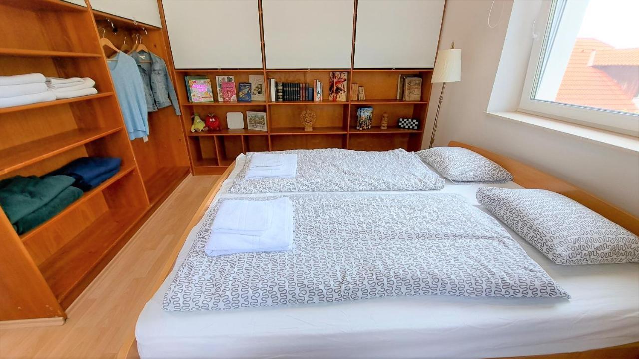 Belvarosi Haz Gyoenyoeru Panoramaval Balatonalmádi Екстериор снимка